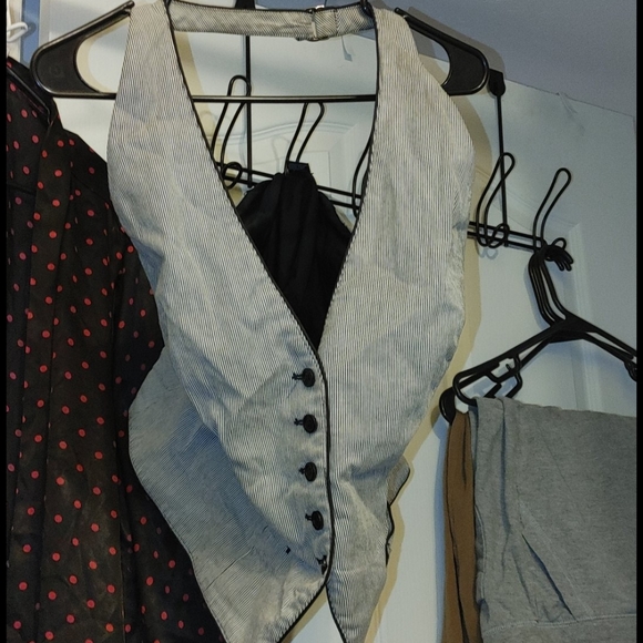 2 sweats, 1 vest, 1 night gown, 1 pair of slacks - Picture 7 of 12